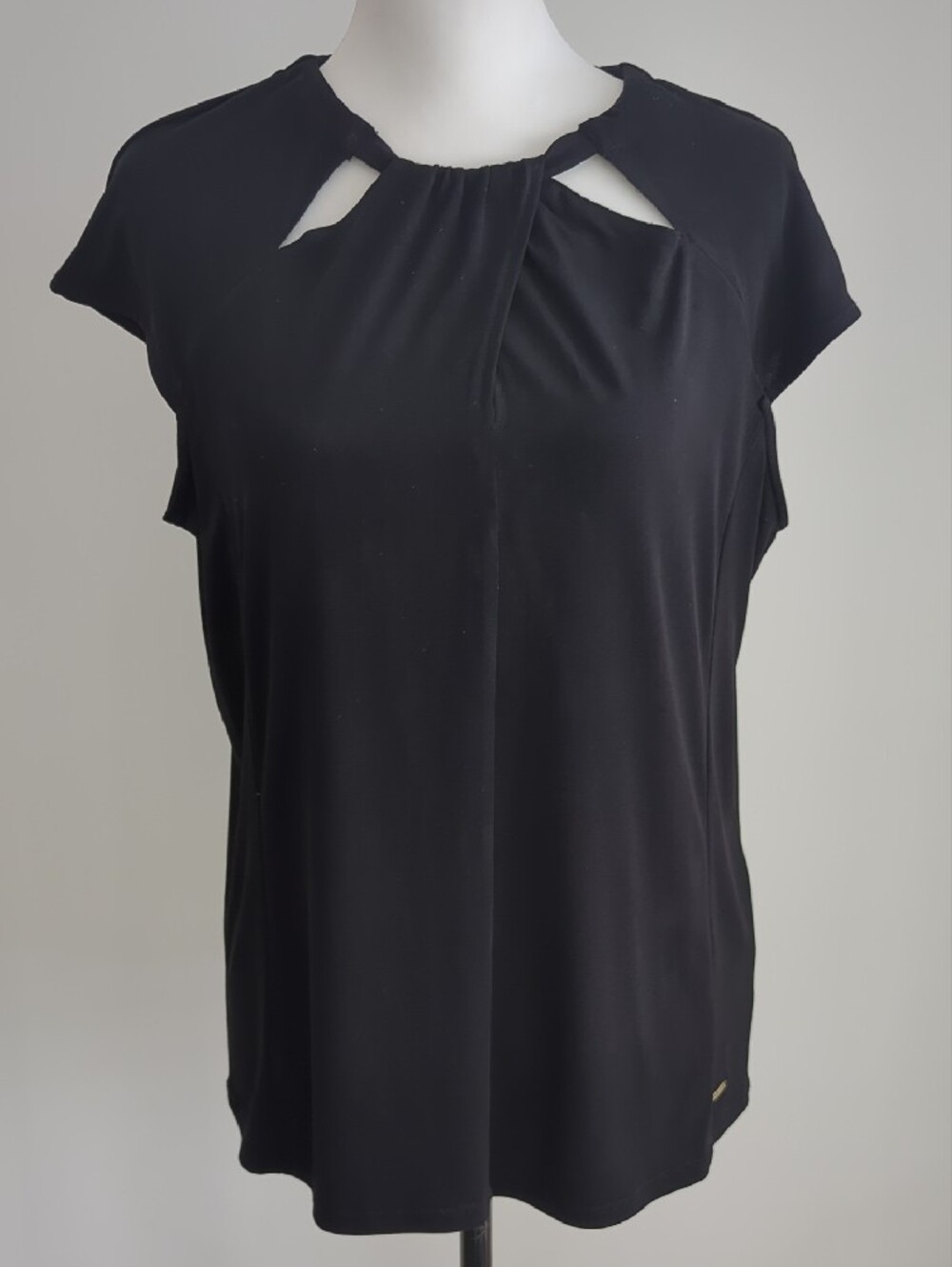 Anne Klein Black Cap-Sleeve Tunic Top with Cutout Neckline